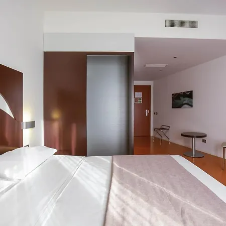 Poseidon Hotel 4*