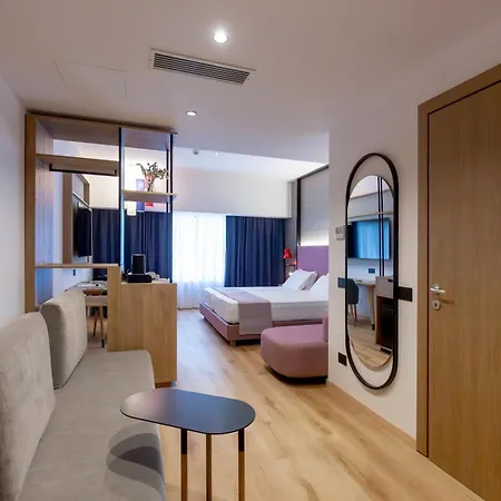 Poseidon Отель 4*